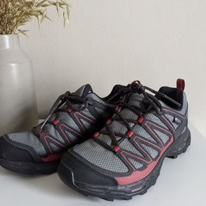 Salomon size 7 hiking shoes